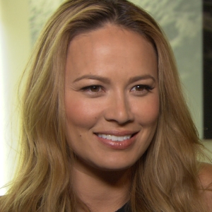 Moon Bloodgood Steams Up The Small Screen On Falling Skies Season 2
