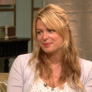 Amanda De Cadenet On The Secret Behind Her Candid Celebrity Conversations
