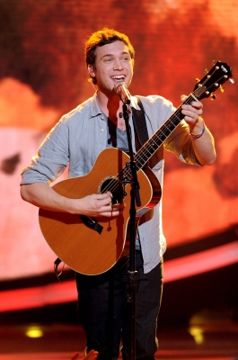 Phillip Phillips performs on ‘American Idol,’ May 16, 2012
