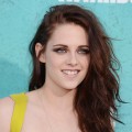 Kristen Stewart poses at the 2012 MTV Movie Awards