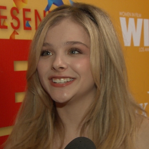 How Did Chloe Grace Moretz & Meryl Streep ‘Bond’ Over An Oven?
