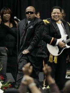 MC Hammer dances with James Brown's daughter Venisha