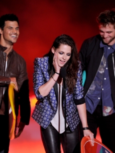 Taylor Lautner, Kristen Stewart, and Robert Pattinson accept the Ultimate Choice award onstage during the 2012 Teen Choice Awards at Gibson Amphitheatre in Universal City, Calif. on July 22, 2012