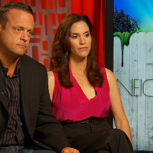 Marty Weaver & Jami Gertz Dish On Their ‘Odd’ Neighbors