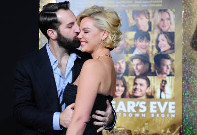 Josh Kelley stealing a kiss from Katrherine Heigl on arrival for the film premiere of ‘New Year’s Eve’ at Grauman’s Chinese Theater in Hollywood on December 5, 2011