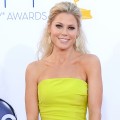 Emmys 2012: Julie Bowen Dazzles In Neon