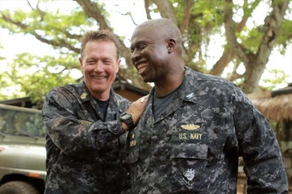 Robert Patrick (Master Chief Prosser) with Andre Braugher (Capt. Marcus Chaplin) on the ‘Last Resort’ set