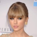 Taylor Swift arrives at the 40th Anniversary American Music Awards at Nokia Theatre L.A. Live on November 18, 2012 in Los Angeles