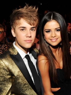Justin Bieber and Selena Gomez pose during the 2011 Billboard Music Awards at the MGM Grand Garden Arena in Las Vegas May 22, 2011