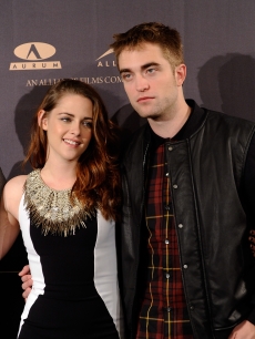 Kristen Stewart and Robert Pattinson attend a photocall for ‘The Twilight Saga: Breaking Dawn Part 2’in Madrid on November 15, 2012 