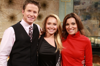 Hayden Panettiere is all smiles with Billy Bush and Kit Hoover on the set of Access Hollywood Live on November 7, 2012