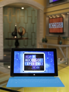 Access Hollywood and Microsoft team up for the launch of Windows 8