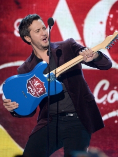 Luke Bryan accepts the Artist of the Year award onstage during the 2012 American Country Awards at the Mandalay Bay Events Center, Las Vegas, on December 10, 2012