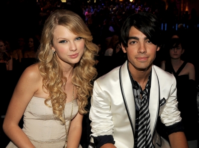 Taylor Swift and Joe Jonas dated in summer of 2008 forming one of music’s favorite young couples. However, things didn’t last very long after Joe reportedly broke up with Taylor over a phone call