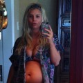 Jessica Simpson shows off her baby bump on December 30, 2012

