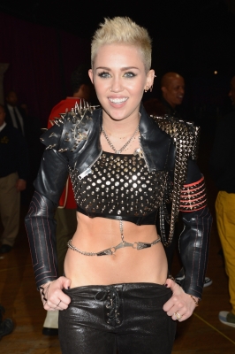 Miley Cyrus rocks out at ‘VH1 Divas’ 2012 at The Shrine Auditorium on December 16, 2012 in Los Angeles