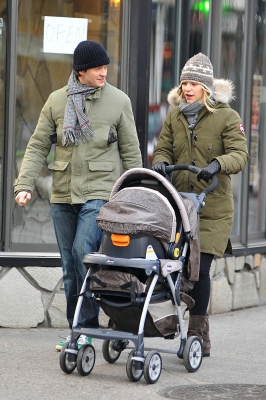 Hugh Dancy and Claire Danes spotted strolling through New York City on December 24, 2012