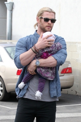 Chris Hemsworth is seen with daughter India Rose in Los Angeles on December 30, 2012