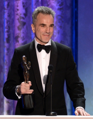 Daniel Day-Lewis accepts the award for Outstanding Performance by a Male Actor in a Leading Role for ‘Lincoln’ onstage during the 19th Annual Screen Actors Guild Awards held at The Shrine Auditorium on January 27, 2013 (Photo by Getty Images) 
