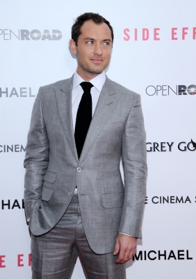 Jude Law attends the premiere of ‘Side Effects’ hosted by Open Road with The Cinema Society and Michael Kors at AMC Lincoln Square Theater on January 31, 2013
