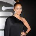 Grammys 2013: Jennifer Lopez Shows Off Some Serious Leg!