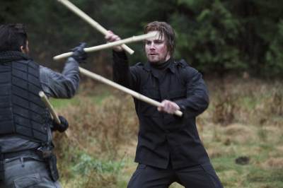 Manu Bennett as Slade Wilson and Stephen Amell as Oliver Queen in ‘Arrow’