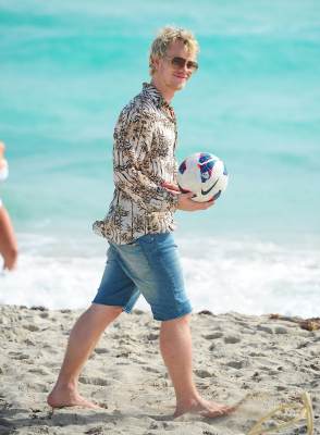 Alfie Allen hits the beach to film ‘Plastic,’ Miami Beach, Fla., Jan. 16, 2013