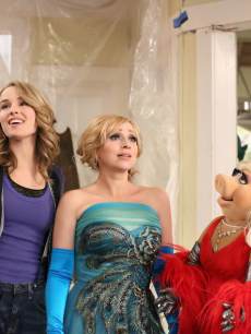 Bridgit Mendler, Leigh-Allyn Baker and Miss Piggy are seen in ‘Good Luck Charlie’s ‘Duncan Dream House’ episode 