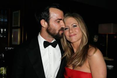 Justin Theroux and Jennifer Aniston attend the 2013 Vanity Fair Oscar Party hosted by Graydon Carter at Sunset Tower on February 24, 2013 in West Hollywood, Calif.