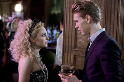 Carrie Bradshaw (AnnaSophia Robb) and Sebastian Kidd (Austin Butler)