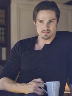 Jay Ryan as Vincent in the ‘Never Turn Back’ episode of ‘Beauty and The Beast’