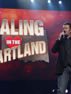 Blake Shelton appears on stage at the ‘Healing in the Heartland: Relief Benefit Concert,’ Oklahoma City, Okla., May 29, 2013
