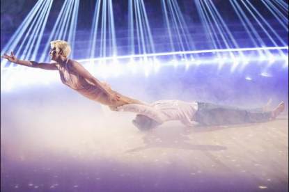Kellie Pickler and Derek Hough freestyle on the ‘Dancing’ finals, May 20, 2013