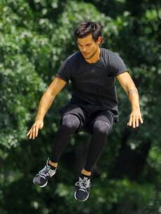 Taylor Lautner shows off his best parkour moves while filming his new movie ‘Tracers’ in New York City on June 18, 2013
