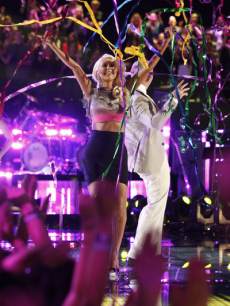 Christina Aguilera and Pitbull perform on ‘The Voice’ Season 4 finale, June 18, 2013