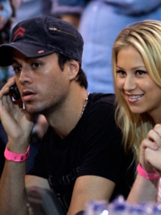Hot Couple Enrique Iglesias & Anna Kournikova at the Heat game