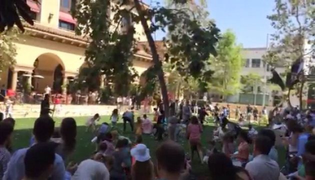 Kids scramble during an Easter egg hunt in LA (Access Hollywood)
