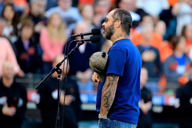 Aaron Lewis performs the national anthem prior to Game Five of the 2014 World Series between the San Francisco Giants and the Kansas City Royals at AT&T Park on October 26, 2014 in San Francisco (Getty)