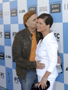 Marcia gets a red carpet kiss from Joe Pantoliano