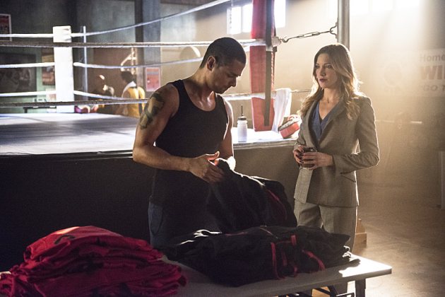 J.R. Ramirez as Ted Grant and Katie Cassidy as Laurel Lance in ‘Arrow’ Season 3, ‘The Secret Origin of Felicity Smoak’ (The CW)