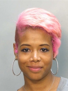 Kelis: booked for disrupting an undercover police op, Miami, March '07