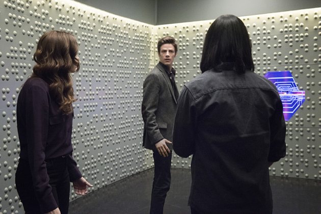 Danielle Panabaker as Caitlin Snow, Grant Gustin as Barry Allen and Carlos Valdes as Cisco Ramon in 'The Flash' (The CW)