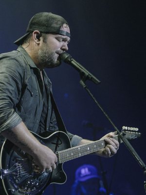 Lee Brice Rocks LA Show