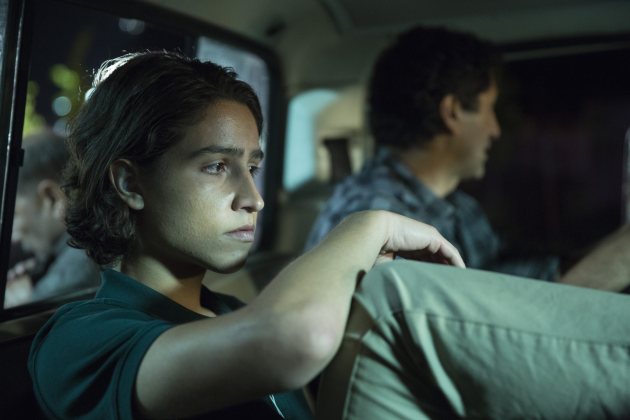 Travis gets his family out of downtown on 'Fear The Walking Dead' (AMC)