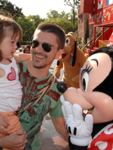 Latin singing sensation Juanes and daughter Paloma at Disney World!