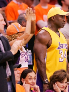 Michael Clarke Duncan checks out a Lakers game in Arizona!