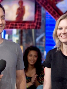 Dunst, Kirsten - Tobey Maguire MTV TRL 5 1 &rsquo;07 AP 1