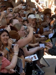 Luke greets fans at the ACM's, May 2007