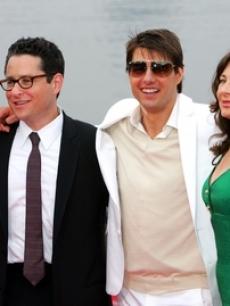 Keri Russell, J.J. Abrams, Tom Cruise, Paula Wagner, y Maggie Q posan en Tokyo