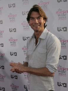 Jerry O'Connell on the red carpet